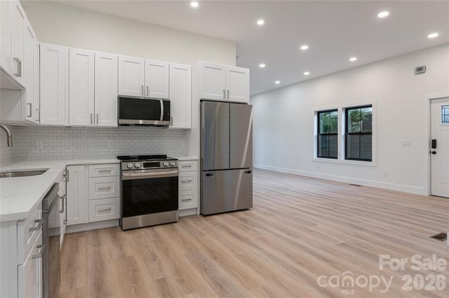 6 Dailey Drive, Asheville, NC 28801