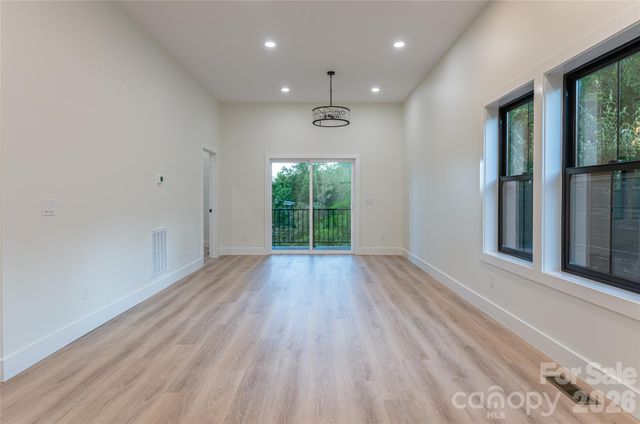 6 Dailey Drive, Asheville, NC 28801