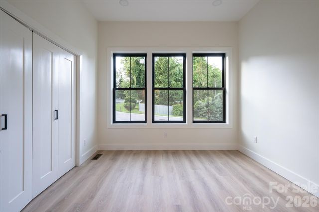 6 Dailey Drive, Asheville, NC 28801