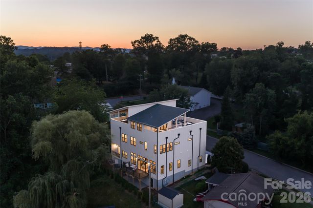 6 Dailey Drive, Asheville, NC 28801