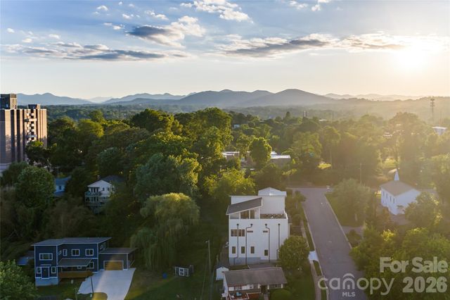 6 Dailey Drive, Asheville, NC 28801