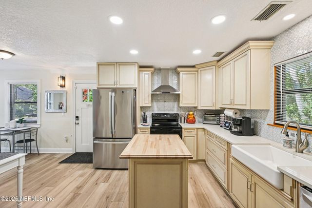 1265 WHISPERING PINES Road, St. Johns, FL 32259