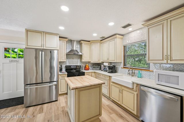 1265 WHISPERING PINES Road, St. Johns, FL 32259