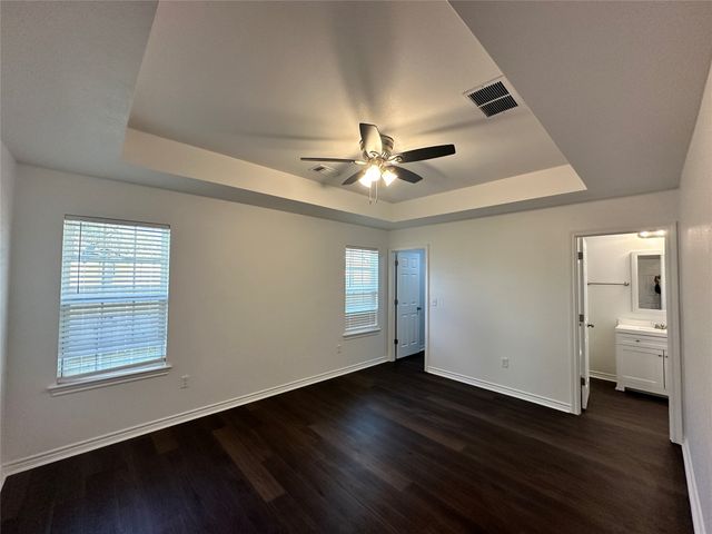 1989 W Bond Street, Denison, TX 75020