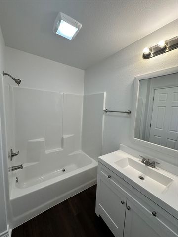 1989 W Bond Street, Denison, TX 75020