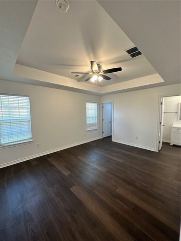 1989 W Bond Street, Denison, TX 75020