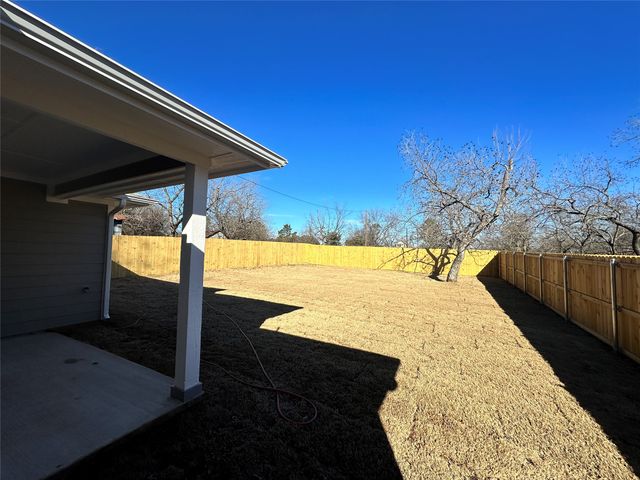 1989 W Bond Street, Denison, TX 75020