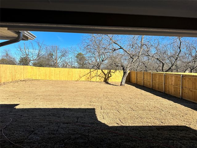 1989 W Bond Street, Denison, TX 75020