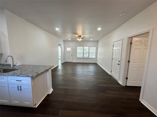 1989 W Bond Street, Denison, TX 75020