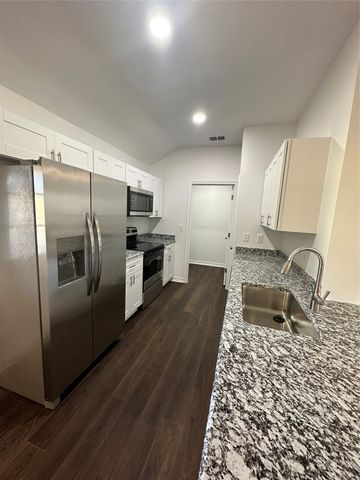 1989 W Bond Street, Denison, TX 75020