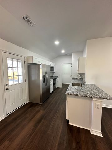 1989 W Bond Street, Denison, TX 75020