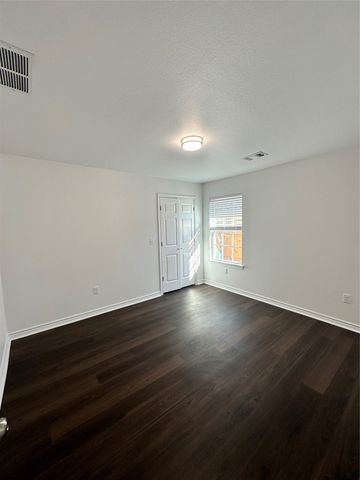 1989 W Bond Street, Denison, TX 75020