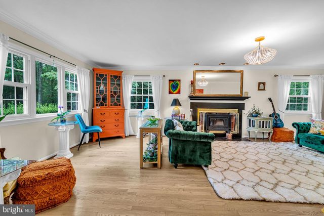 12215 HENDERSON RD, Clifton, VA 20124