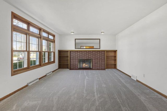 135 West Street, Dane, WI 53529