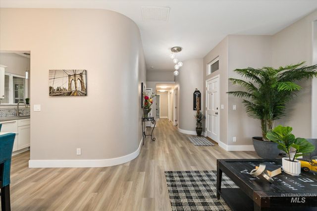 2250 N Amethyst, Meridian, ID 83646