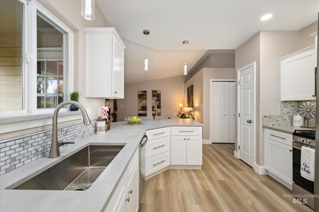 2250 N Amethyst, Meridian, ID 83646