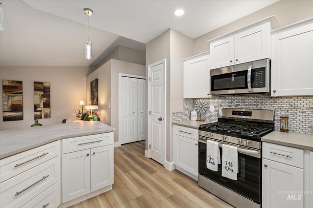 2250 N Amethyst, Meridian, ID 83646