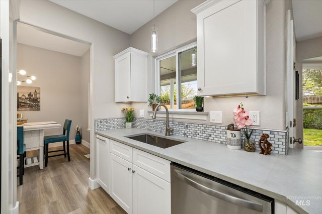 2250 N Amethyst, Meridian, ID 83646