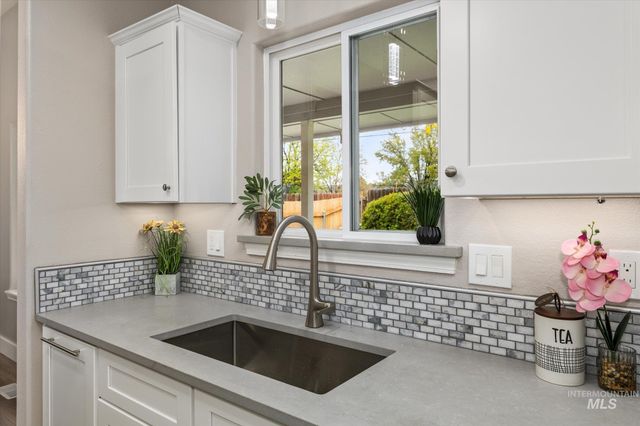 2250 N Amethyst, Meridian, ID 83646