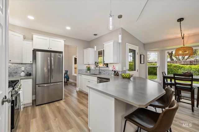 2250 N Amethyst, Meridian, ID 83646