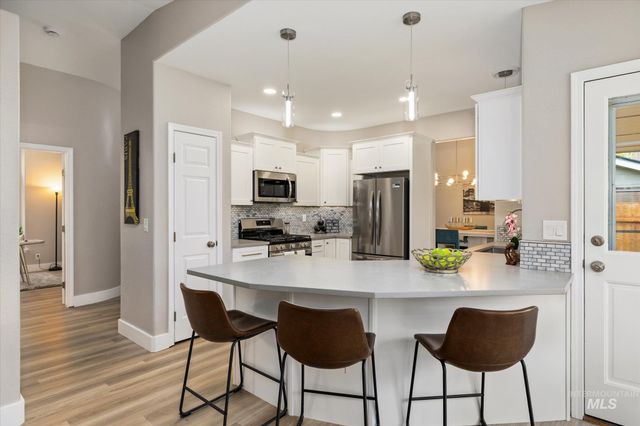 2250 N Amethyst, Meridian, ID 83646