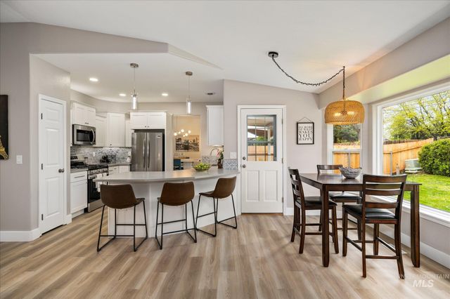 2250 N Amethyst, Meridian, ID 83646