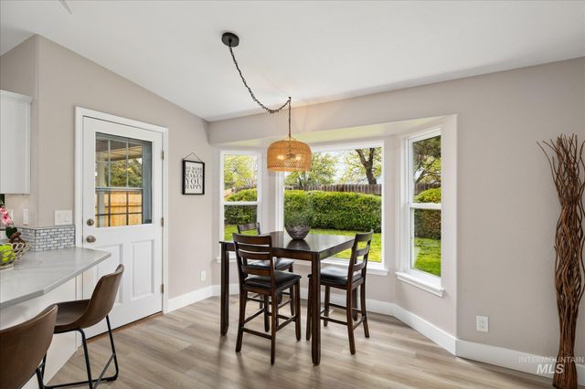 2250 N Amethyst, Meridian, ID 83646