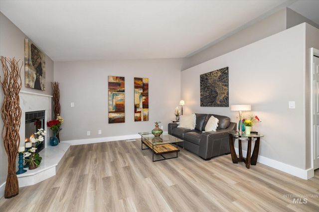 2250 N Amethyst, Meridian, ID 83646