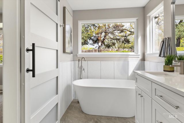 2250 N Amethyst, Meridian, ID 83646