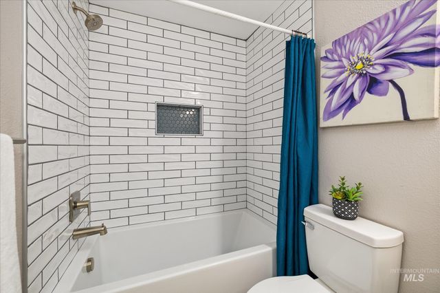 2250 N Amethyst, Meridian, ID 83646