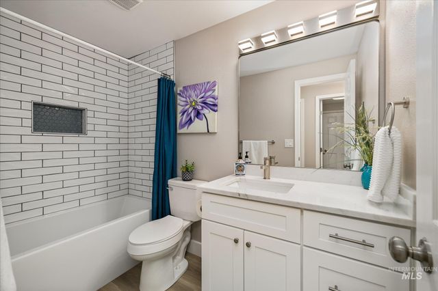 2250 N Amethyst, Meridian, ID 83646