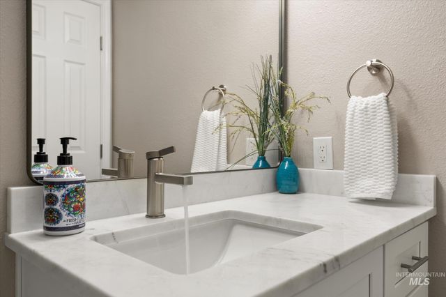 2250 N Amethyst, Meridian, ID 83646