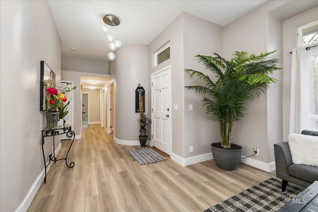 2250 N Amethyst, Meridian, ID 83646