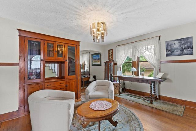 8627 W Arthur AVENUE, West Allis, WI 53227