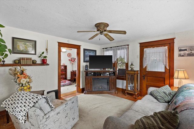 8627 W Arthur AVENUE, West Allis, WI 53227