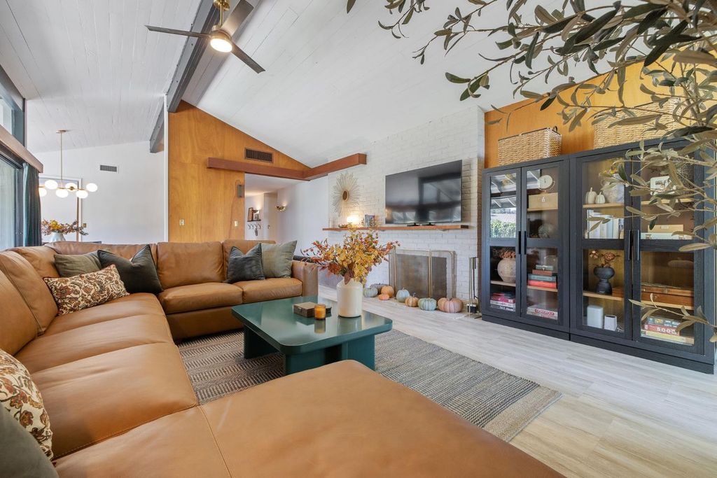 Image 13 of property listing at 2544 W Keogh Avenue, Visalia, CA 93291