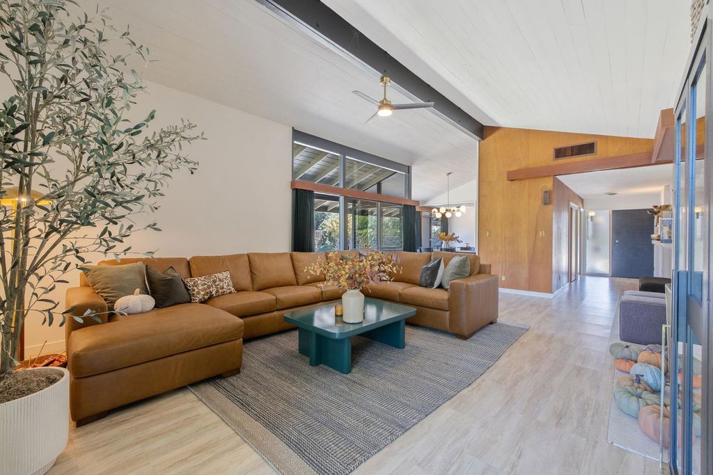 Image 14 of property listing at 2544 W Keogh Avenue, Visalia, CA 93291