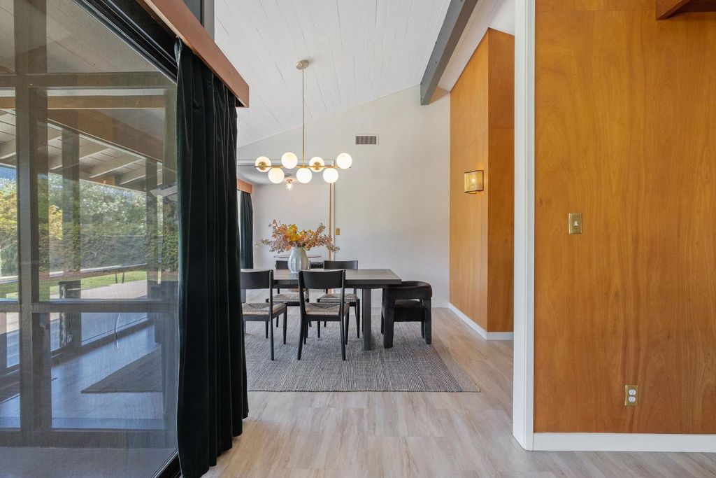 Image 15 of property listing at 2544 W Keogh Avenue, Visalia, CA 93291