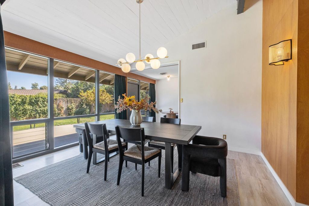 Image 16 of property listing at 2544 W Keogh Avenue, Visalia, CA 93291