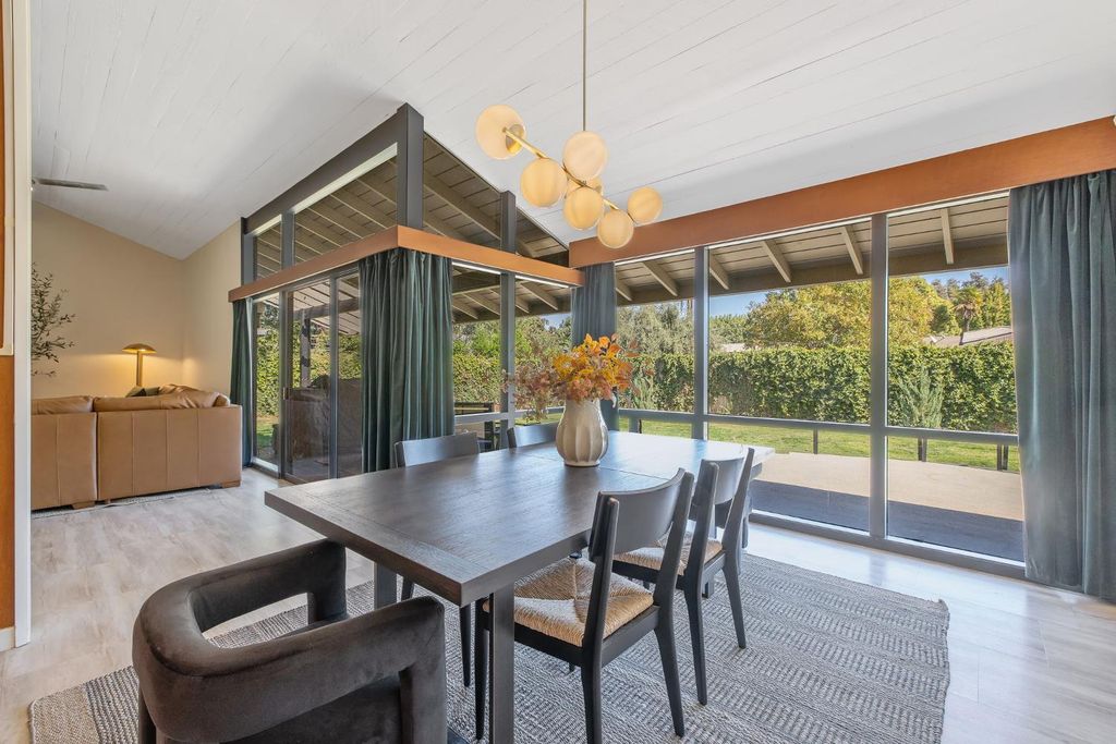 Image 2 of property listing at 2544 W Keogh Avenue, Visalia, CA 93291