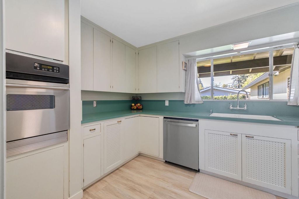 Image 25 of property listing at 2544 W Keogh Avenue, Visalia, CA 93291