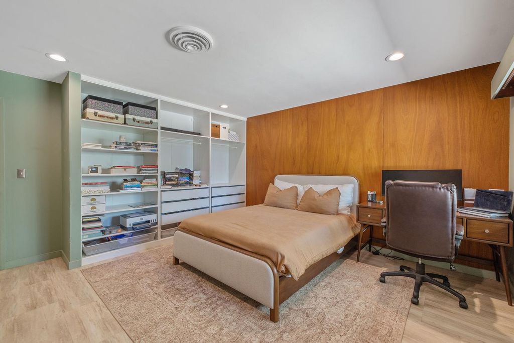 Image 30 of property listing at 2544 W Keogh Avenue, Visalia, CA 93291