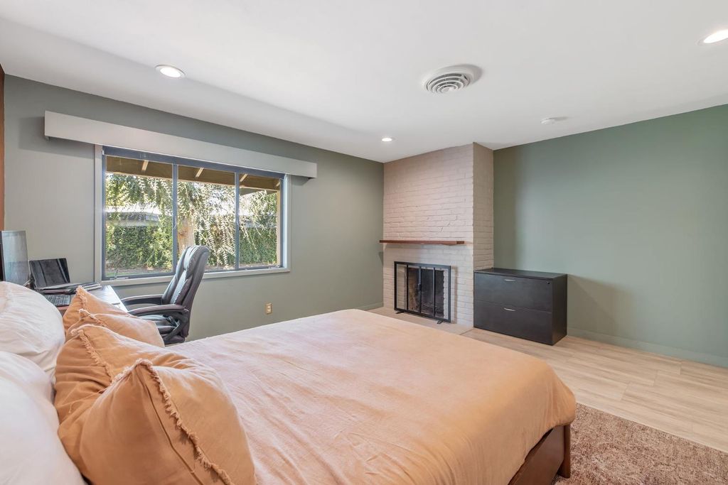 Image 31 of property listing at 2544 W Keogh Avenue, Visalia, CA 93291