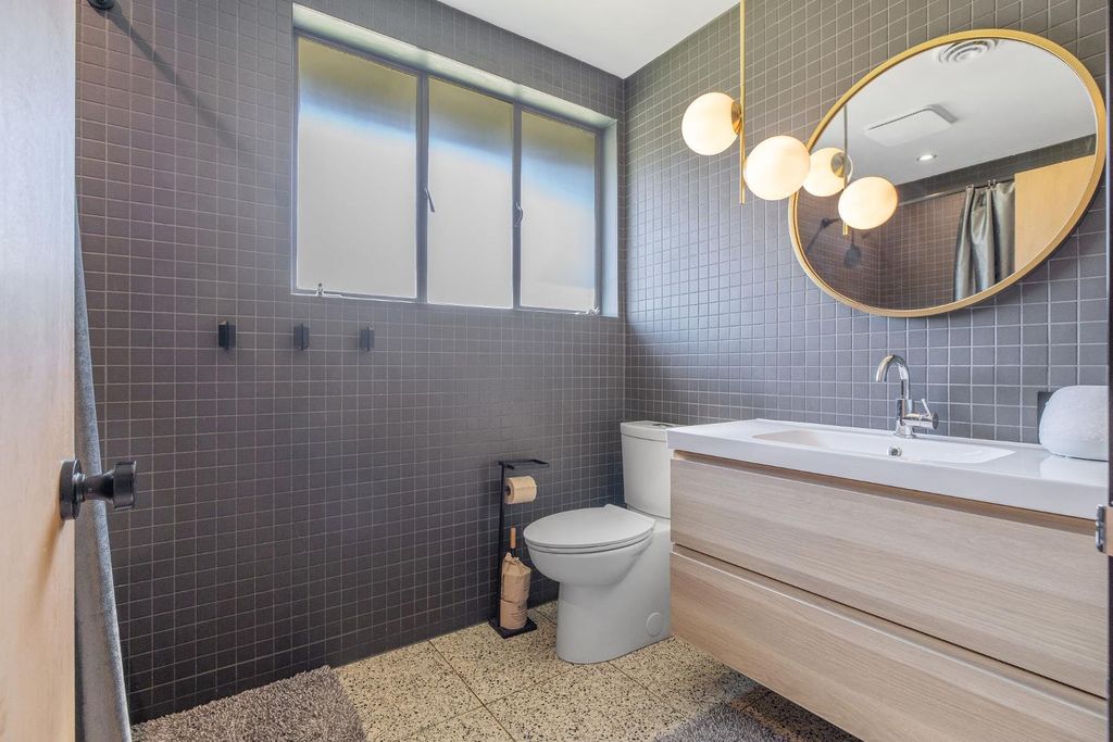 Image 32 of property listing at 2544 W Keogh Avenue, Visalia, CA 93291