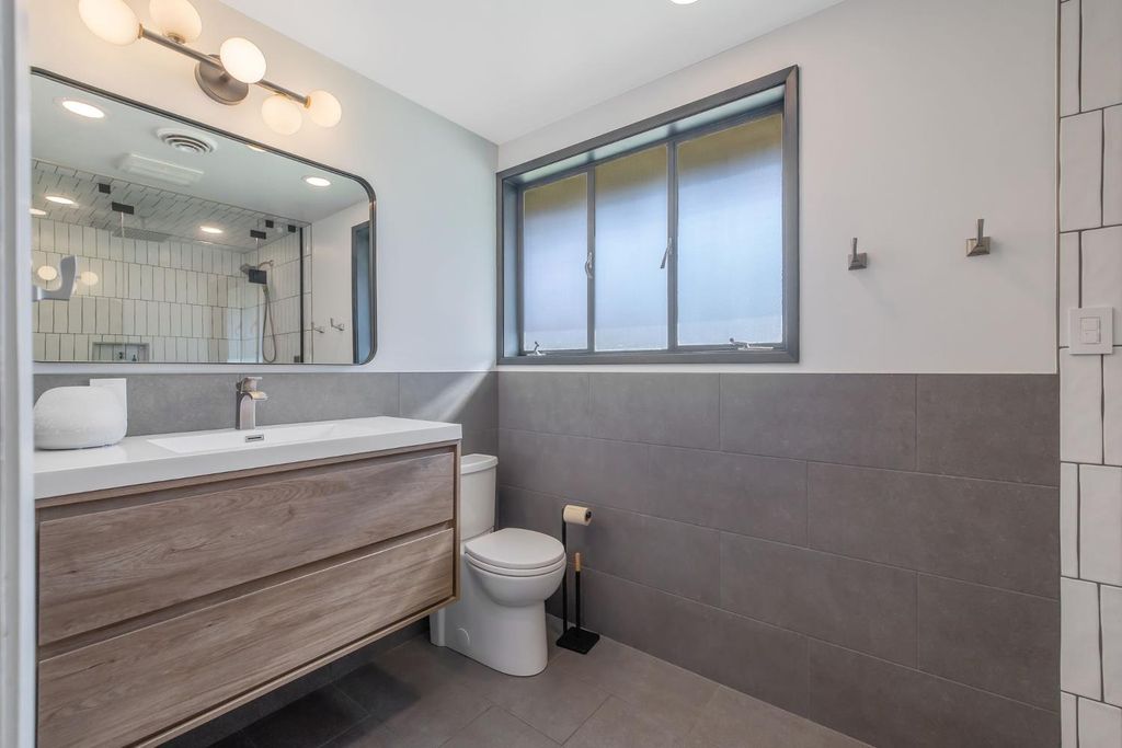 Image 38 of property listing at 2544 W Keogh Avenue, Visalia, CA 93291