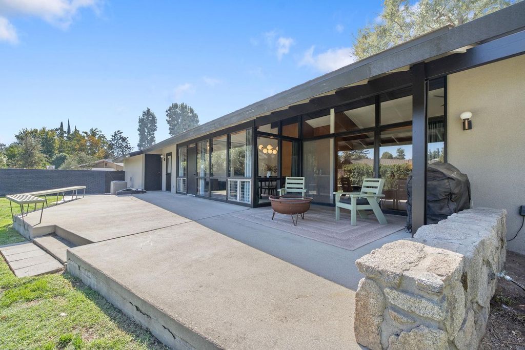 Image 45 of property listing at 2544 W Keogh Avenue, Visalia, CA 93291