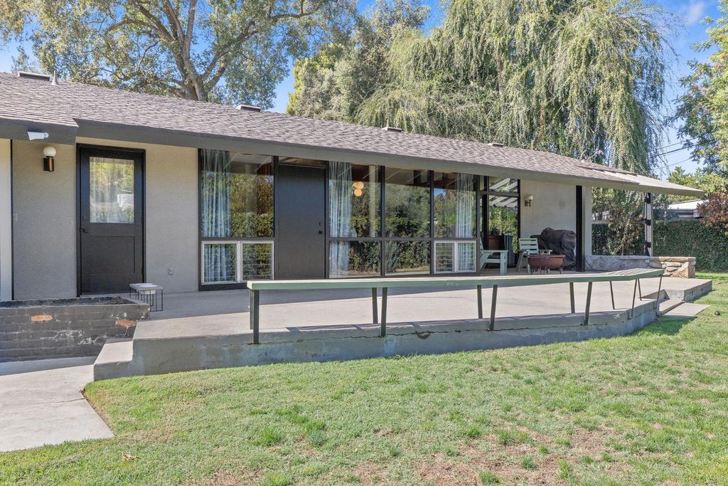 Image 46 of property listing at 2544 W Keogh Avenue, Visalia, CA 93291