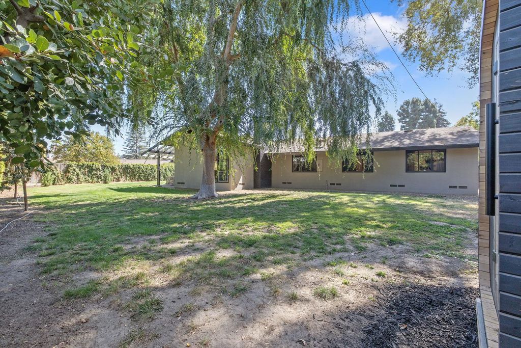 Image 55 of property listing at 2544 W Keogh Avenue, Visalia, CA 93291