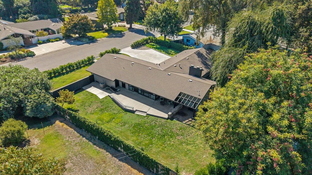 Image 59 of property listing at 2544 W Keogh Avenue, Visalia, CA 93291