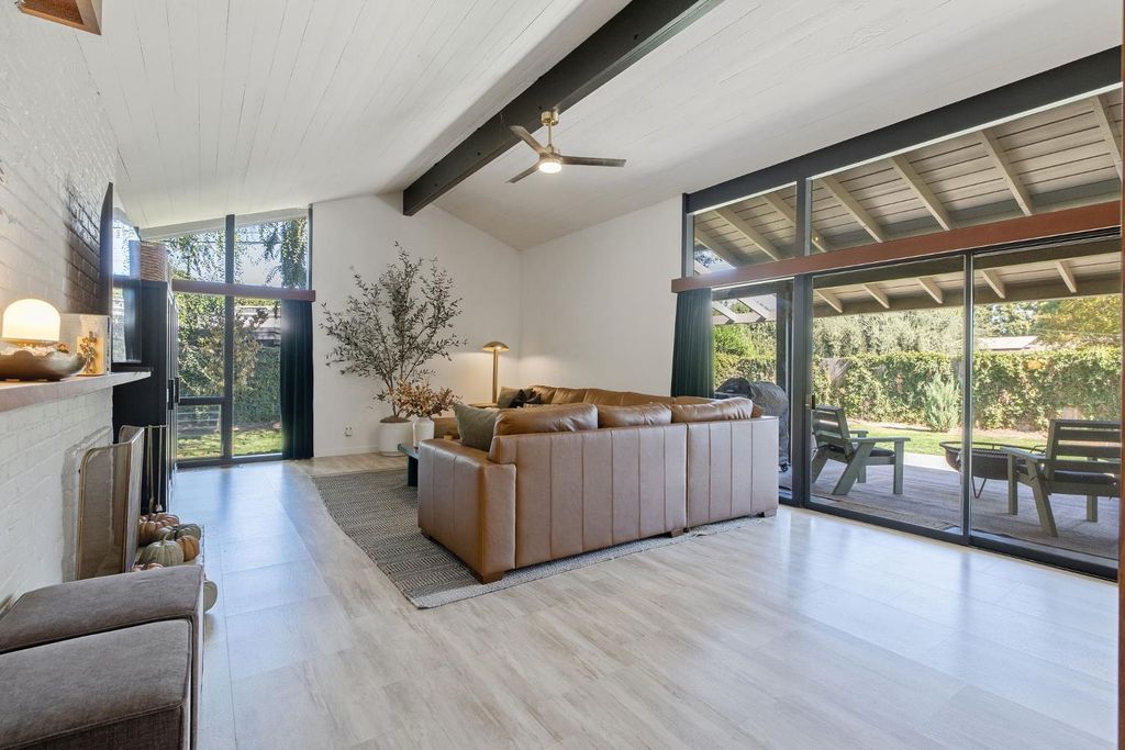 Image 9 of property listing at 2544 W Keogh Avenue, Visalia, CA 93291